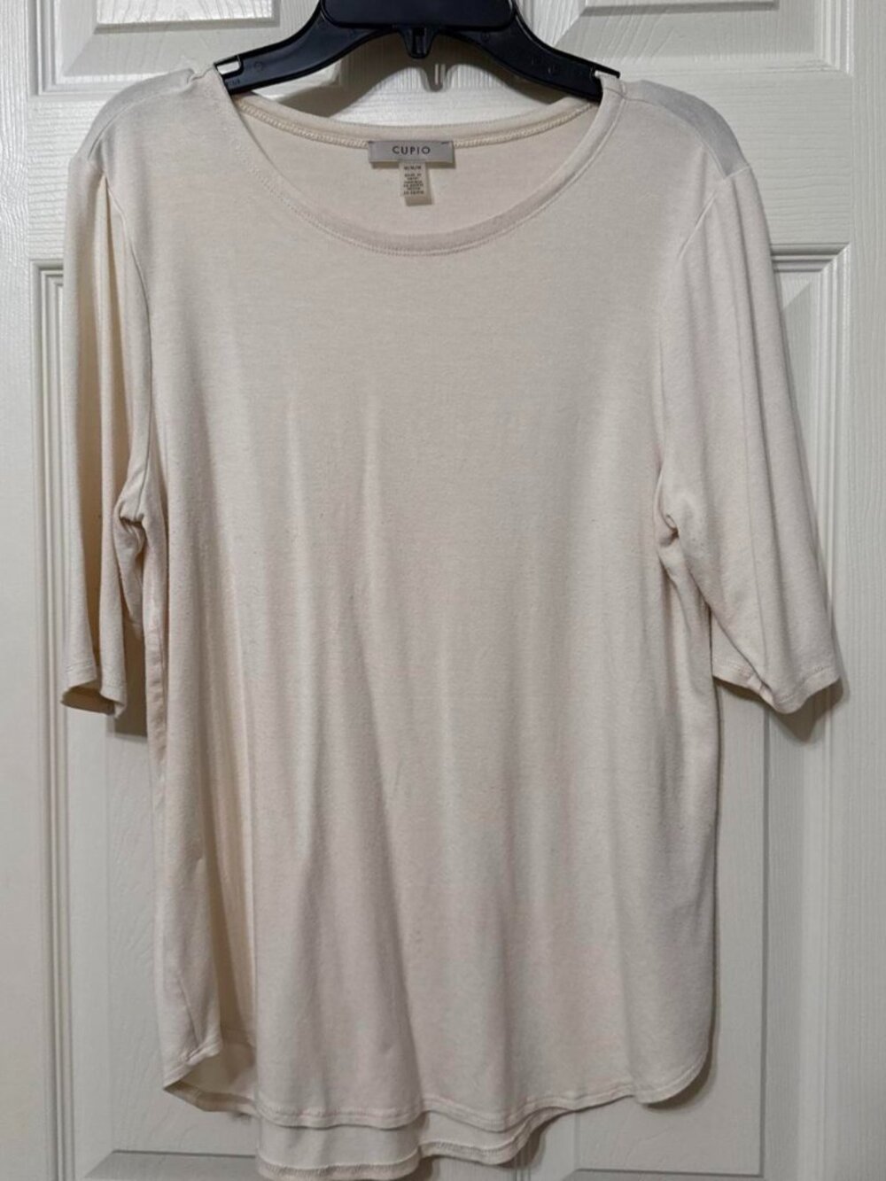 Cream short sleeve top with a relaxed fit #loungewear #summer